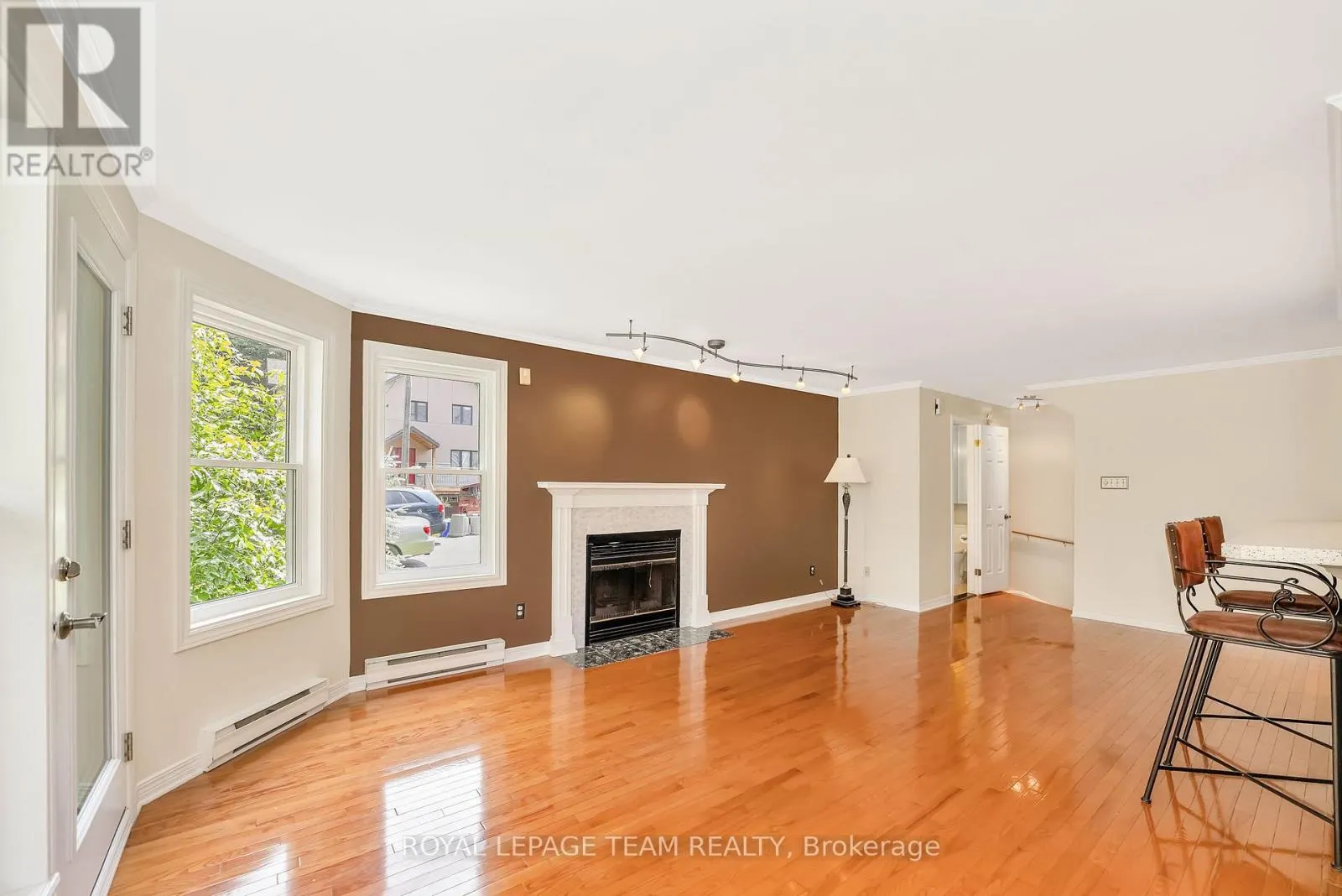 1 - 1121 BAVLIE AVENUE