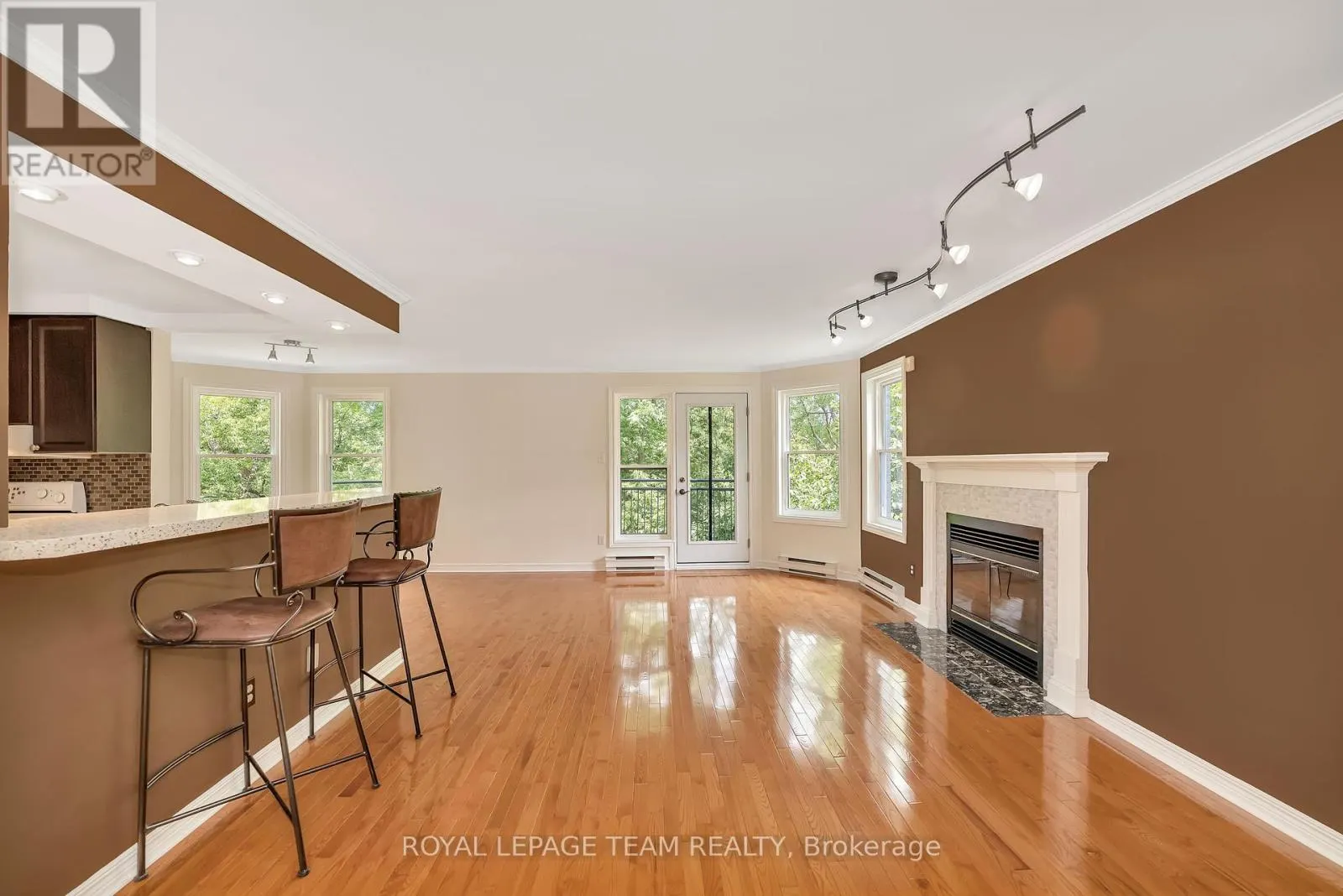 1 - 1121 BAVLIE AVENUE