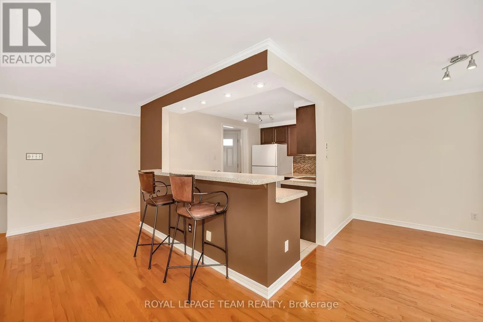 1 - 1121 BAVLIE AVENUE
