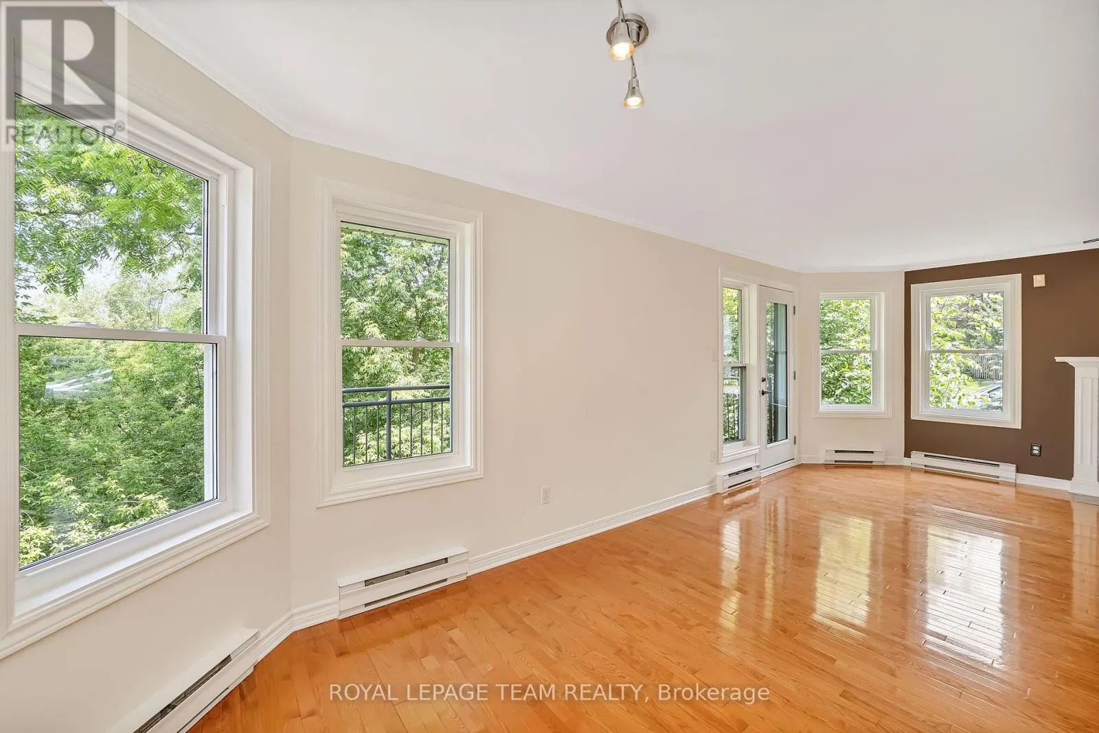 1 - 1121 BAVLIE AVENUE