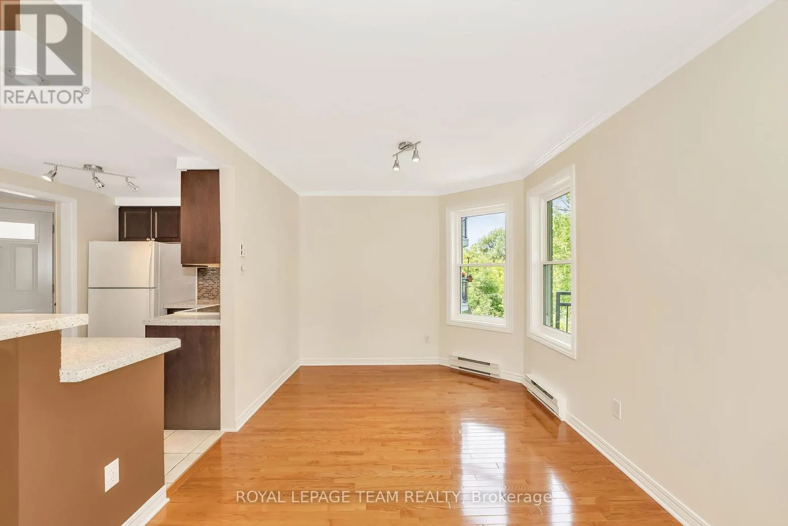 1 - 1121 BAVLIE AVENUE