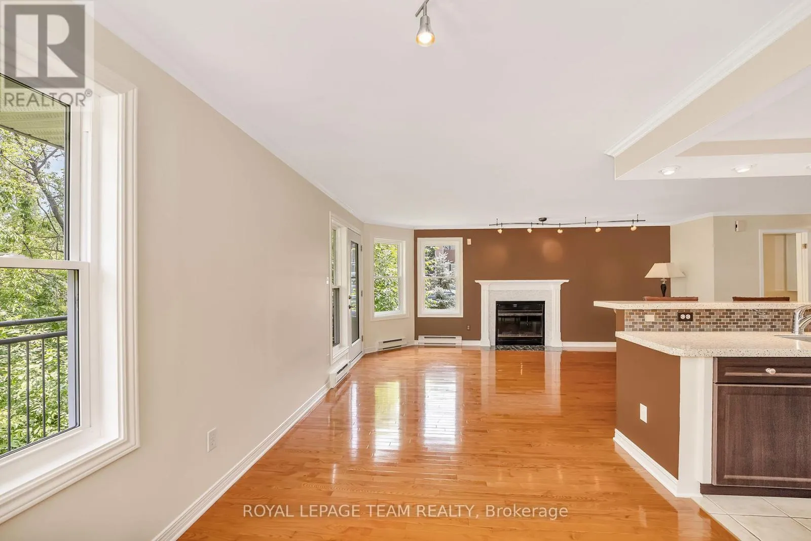 1 - 1121 BAVLIE AVENUE