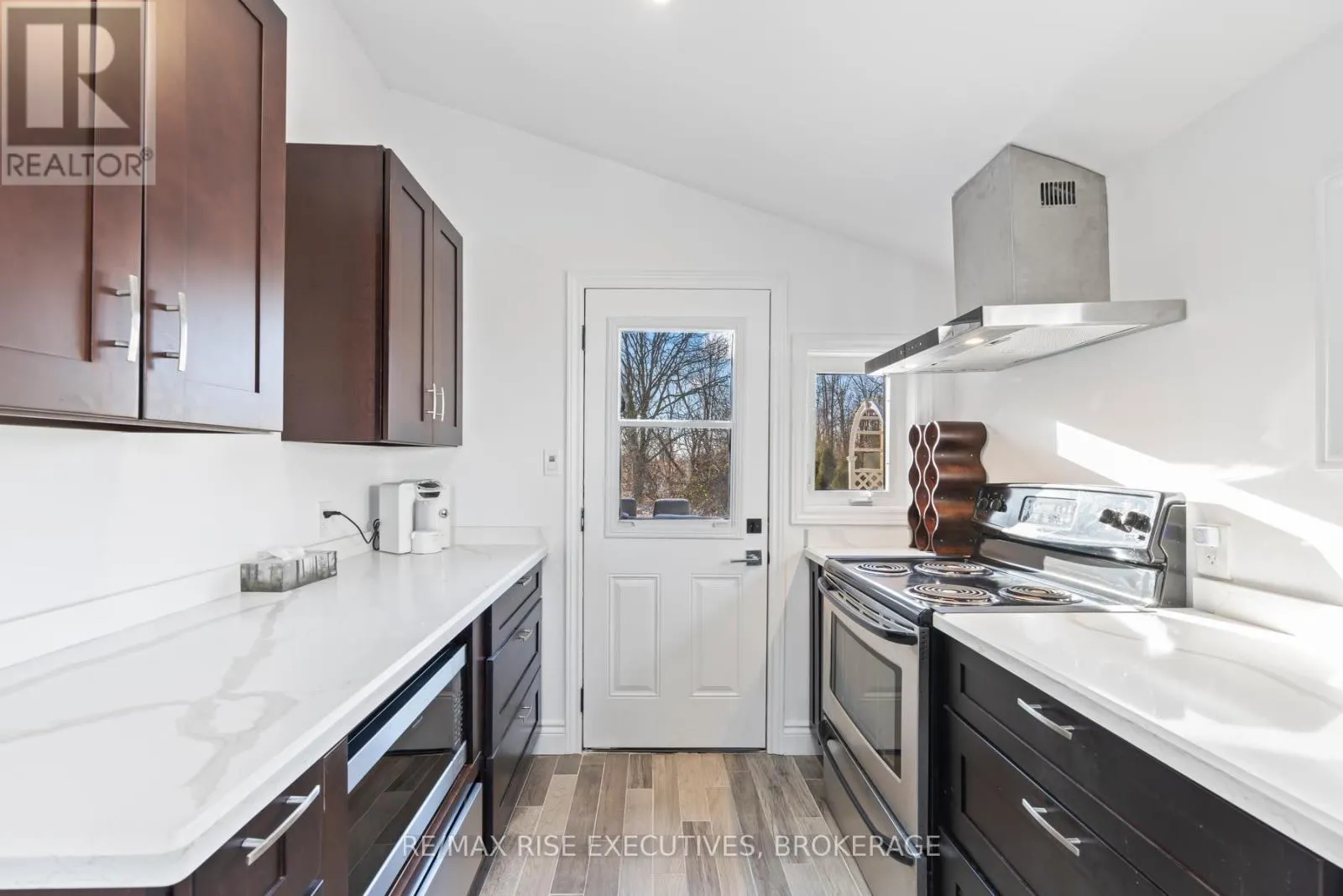 10 GREER STREET