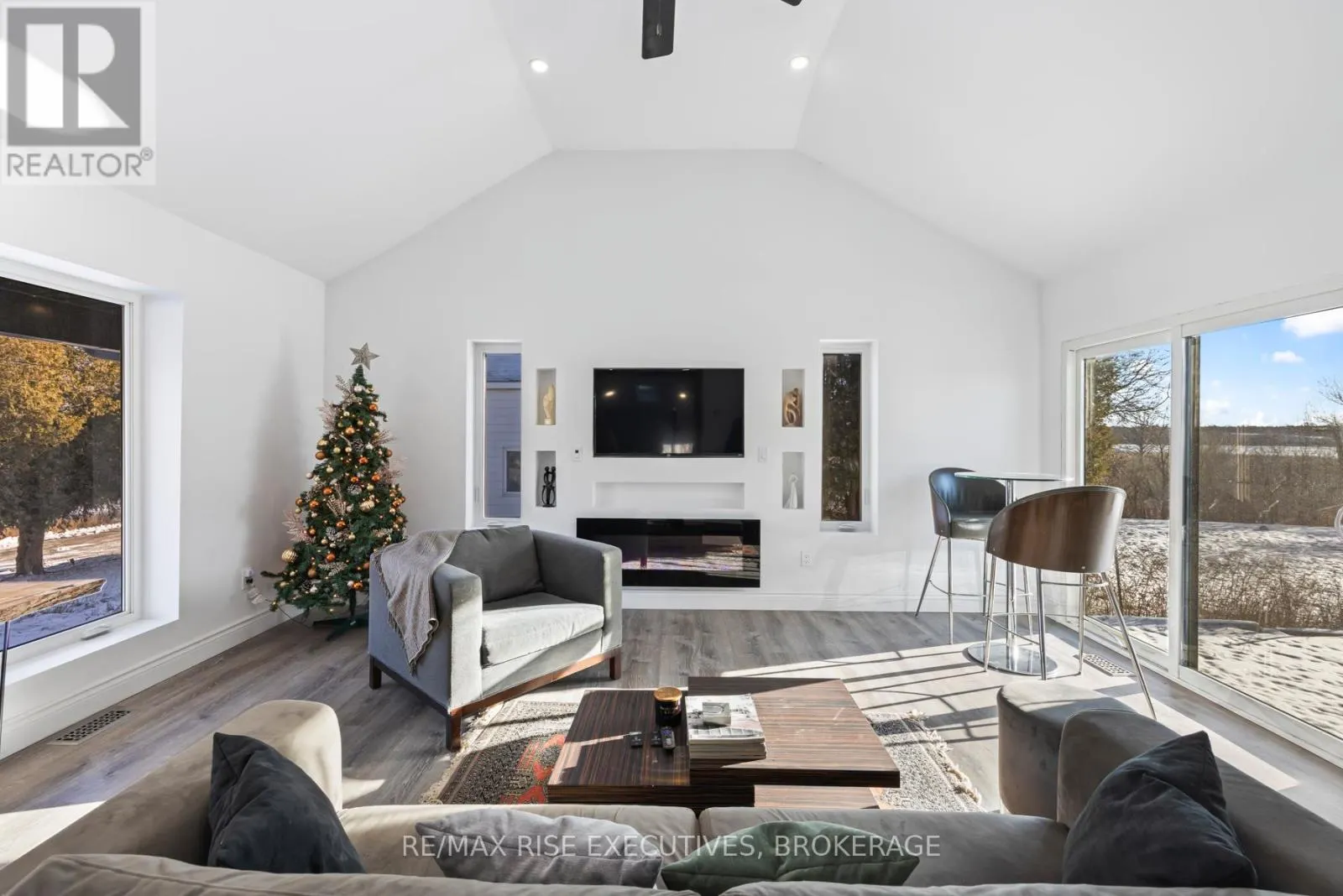 10 GREER STREET
