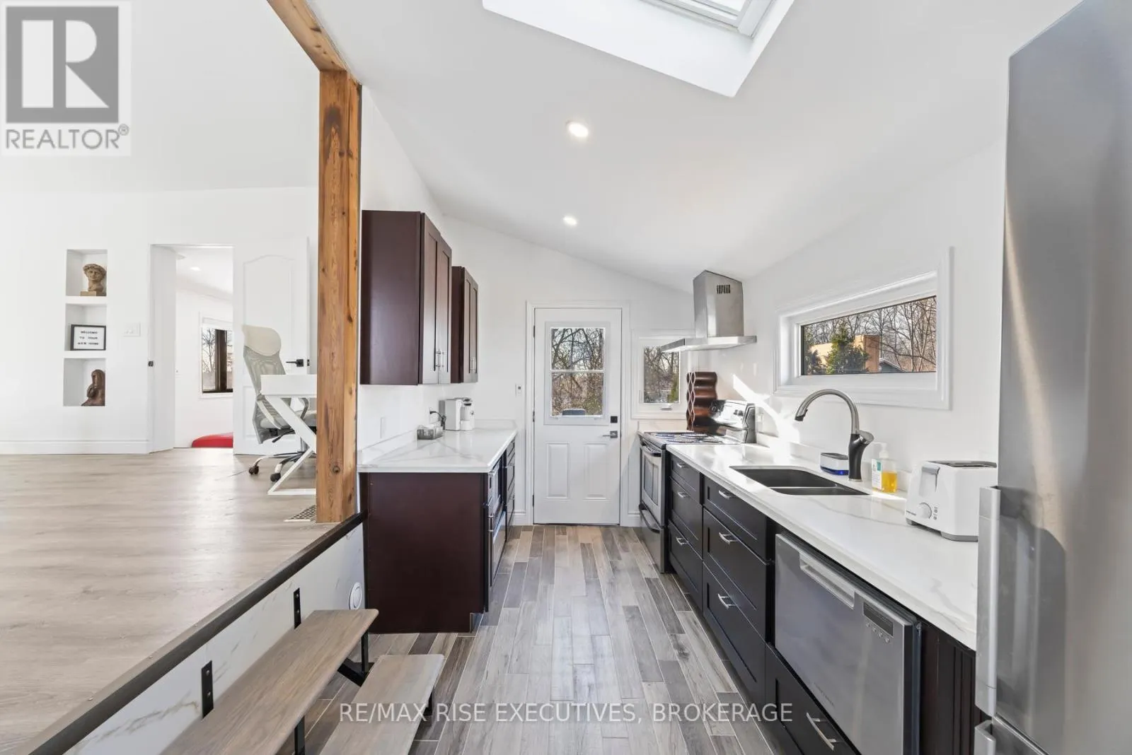10 GREER STREET