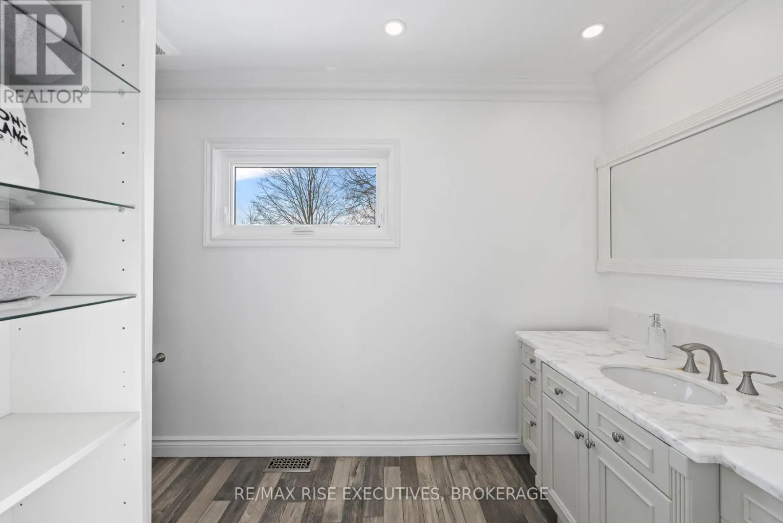 10 GREER STREET