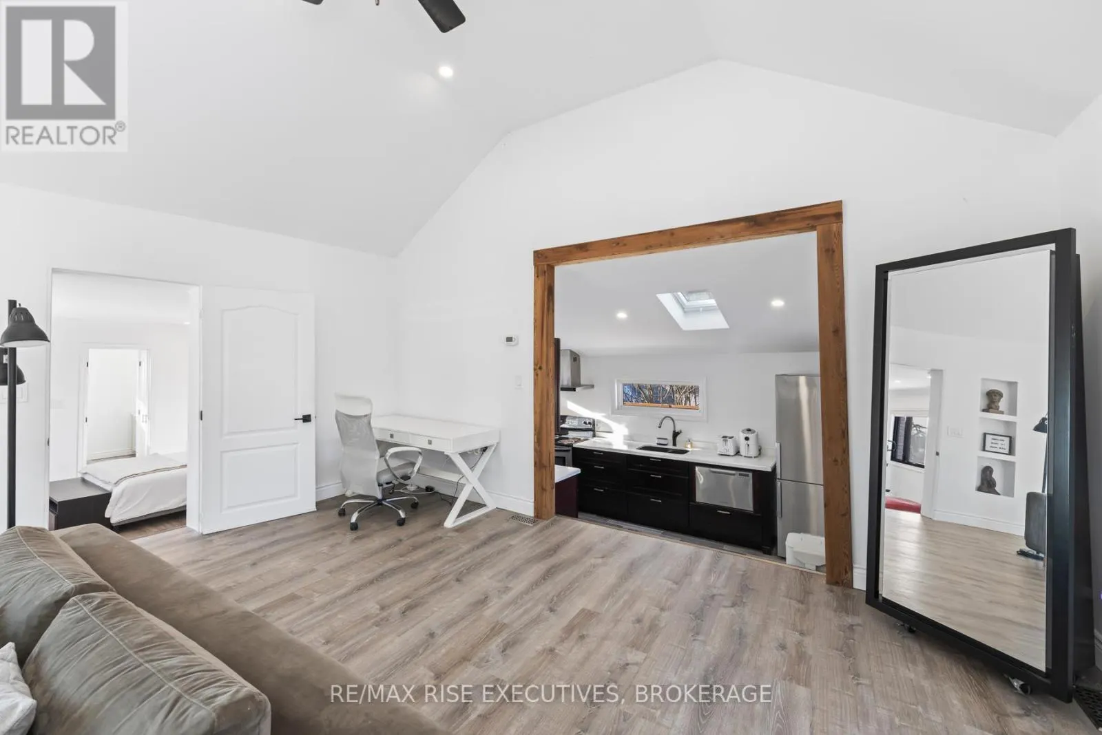 10 GREER STREET