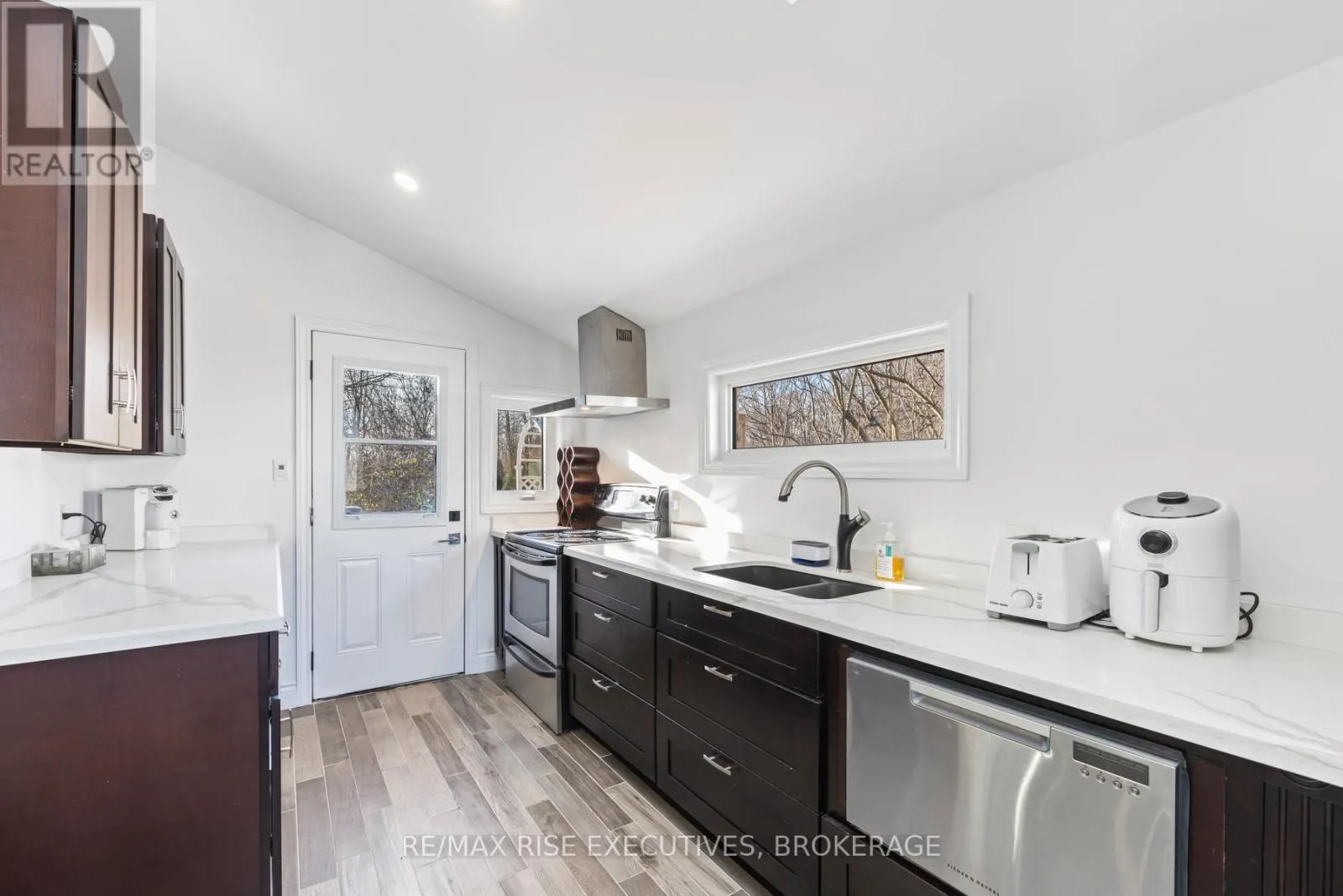 10 GREER STREET