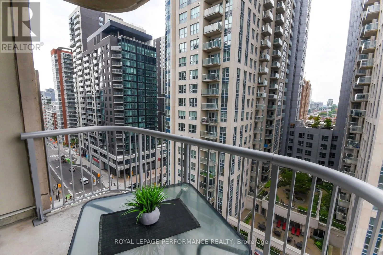 1107 - 234 RIDEAU STREET