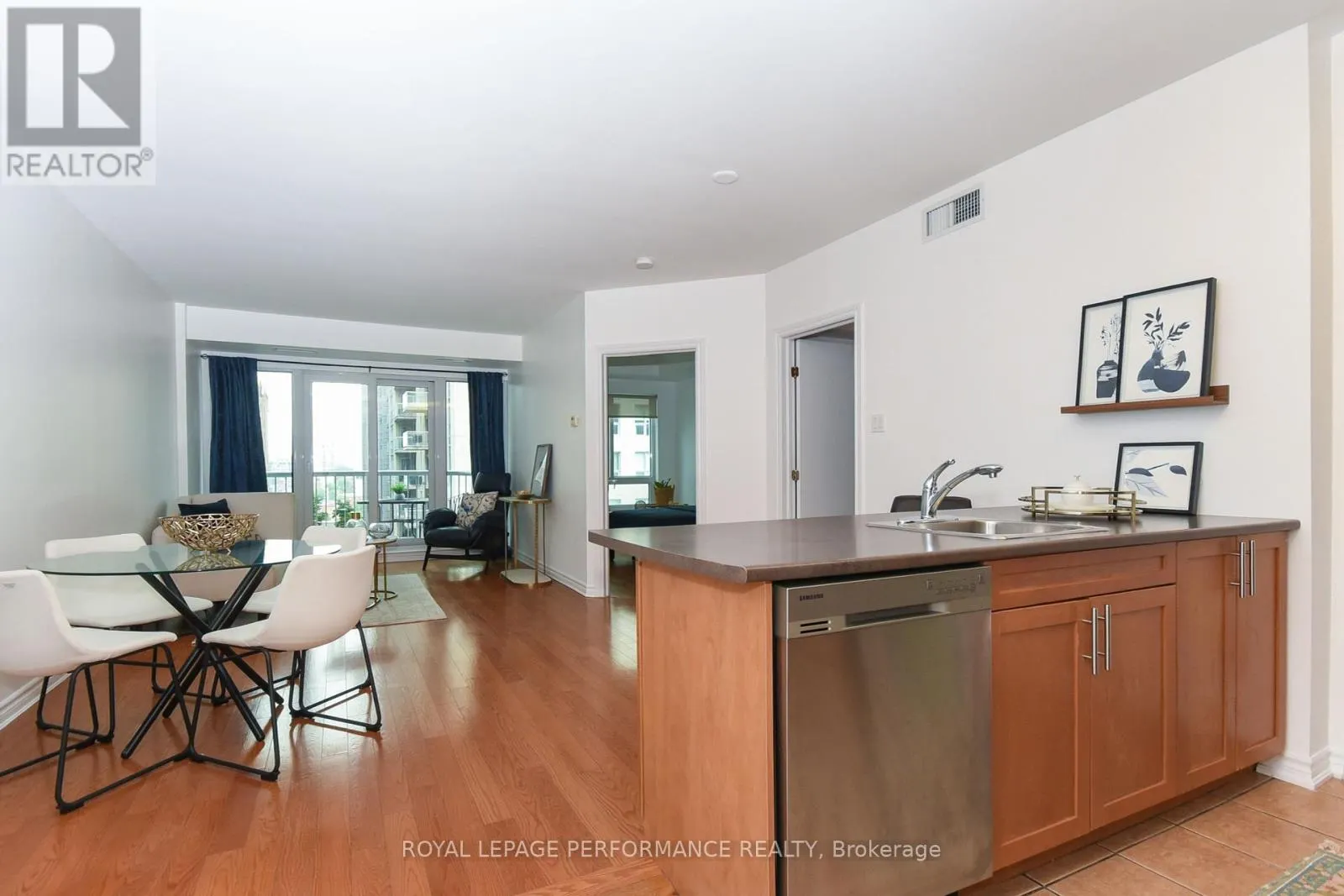 1107 - 234 RIDEAU STREET