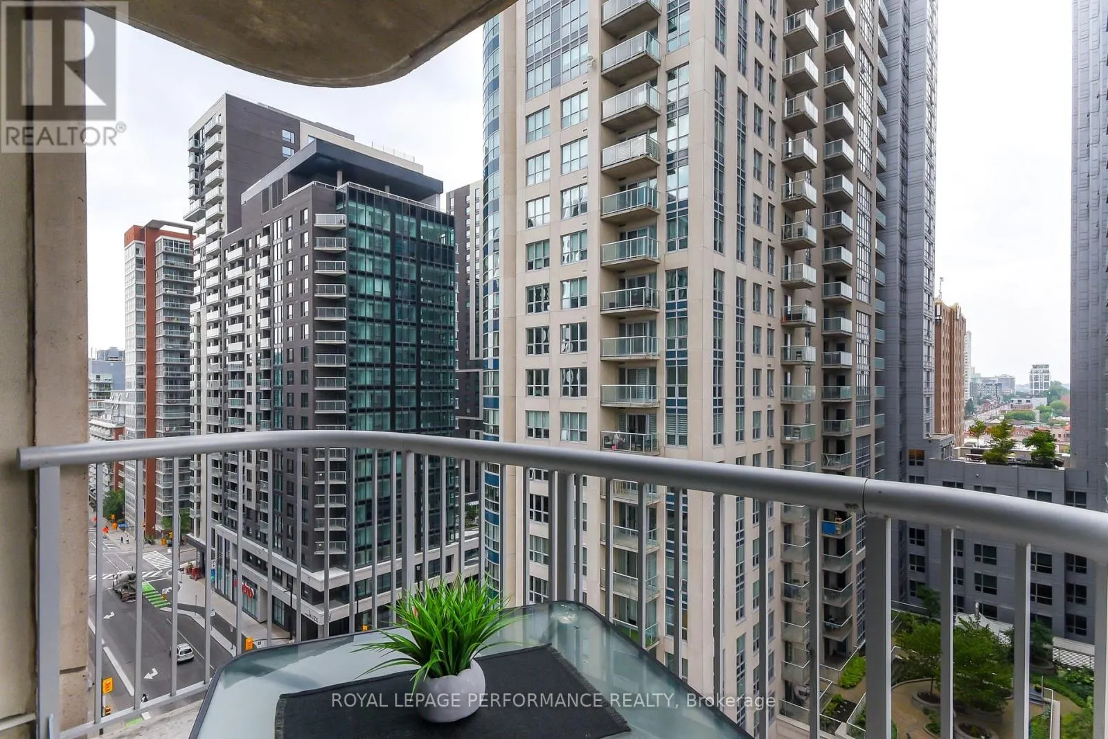 1107 - 234 RIDEAU STREET