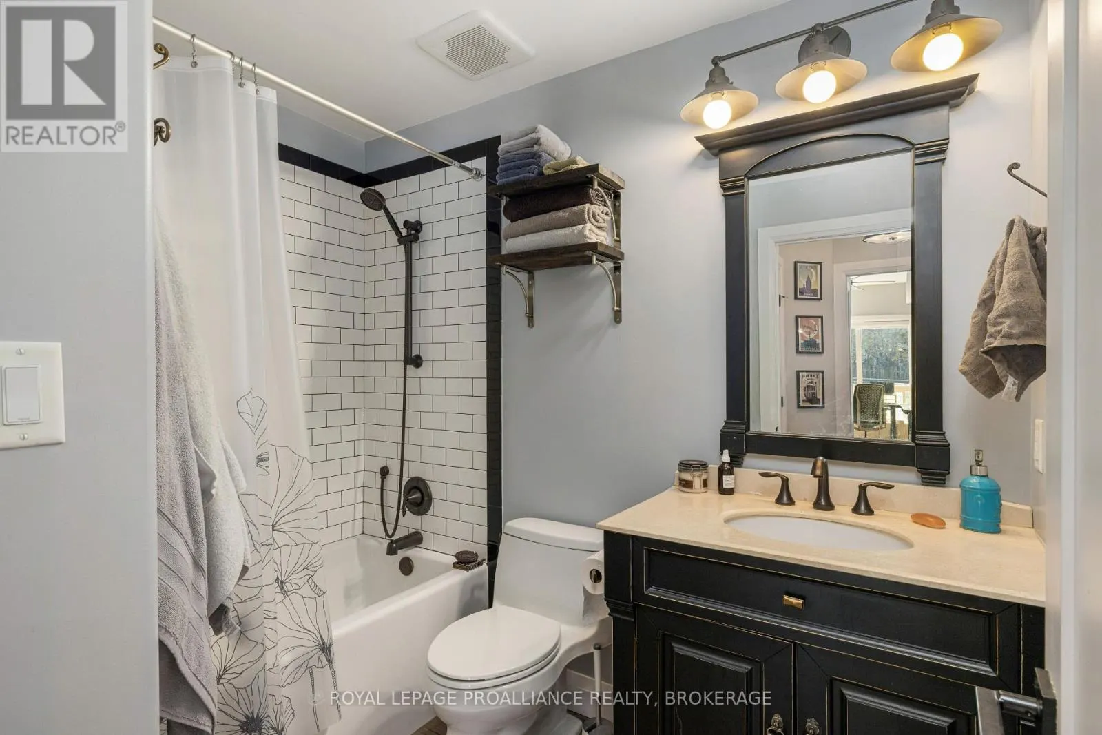 205 - 350 WELLINGTON STREET, #205