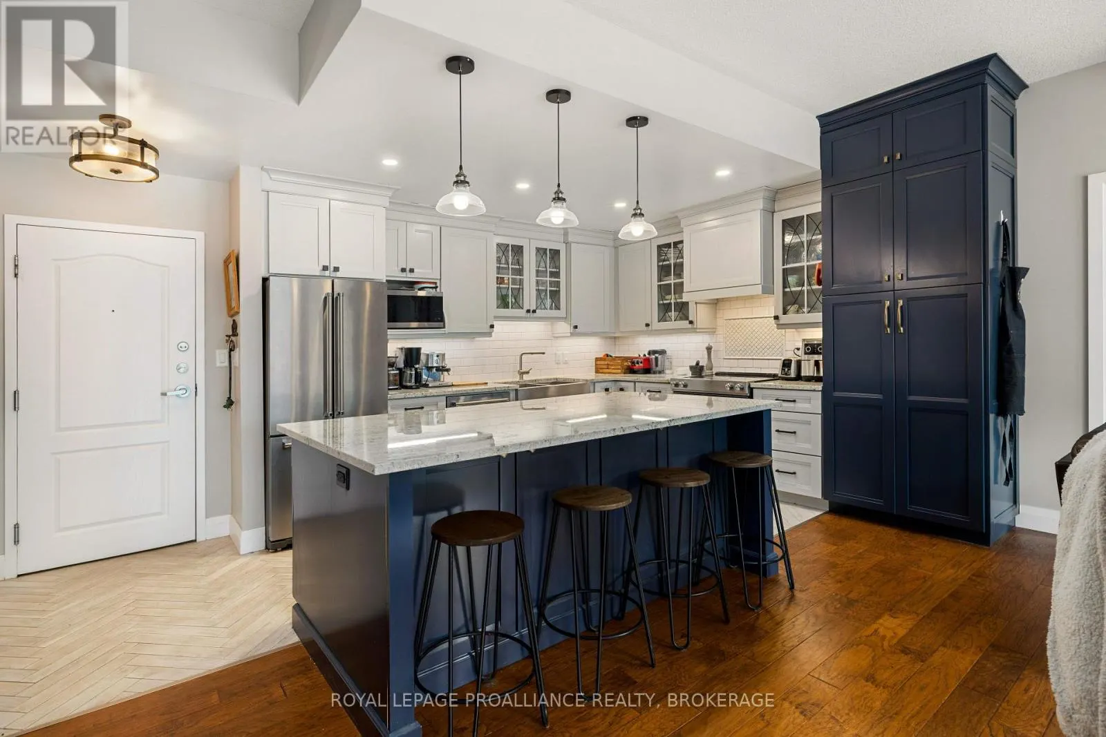 205 - 350 WELLINGTON STREET, #205