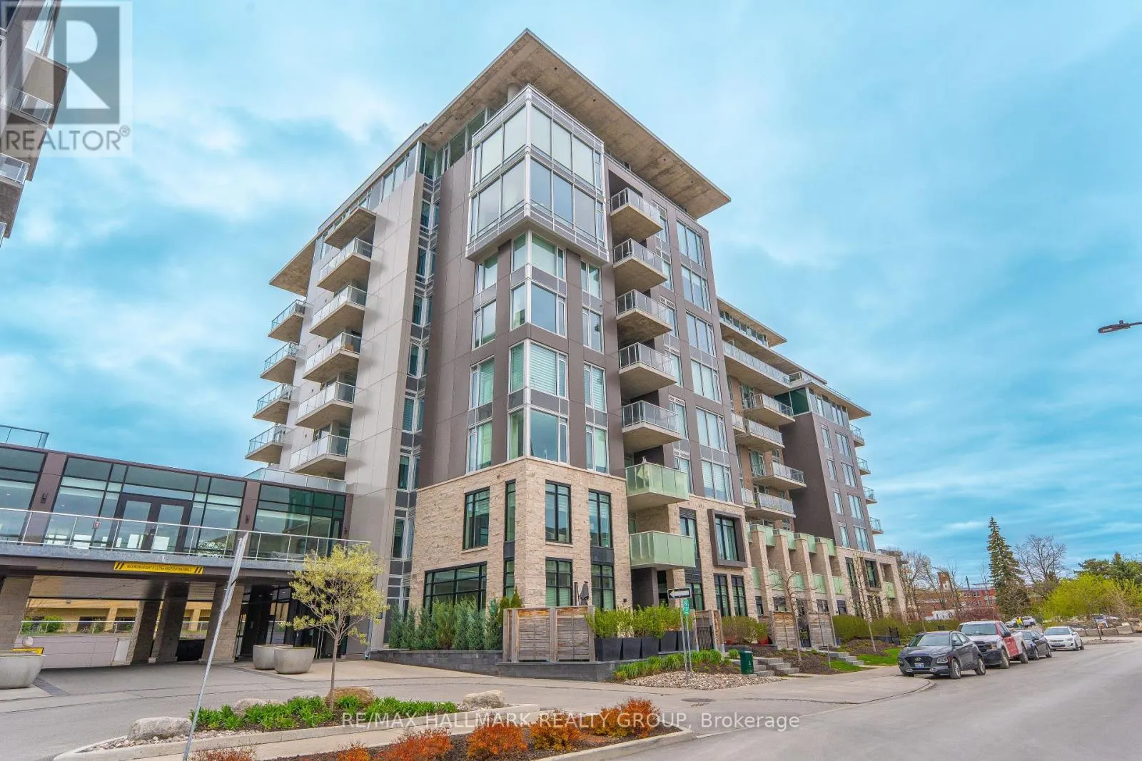 503 - 570 DE MAZENOD AVENUE