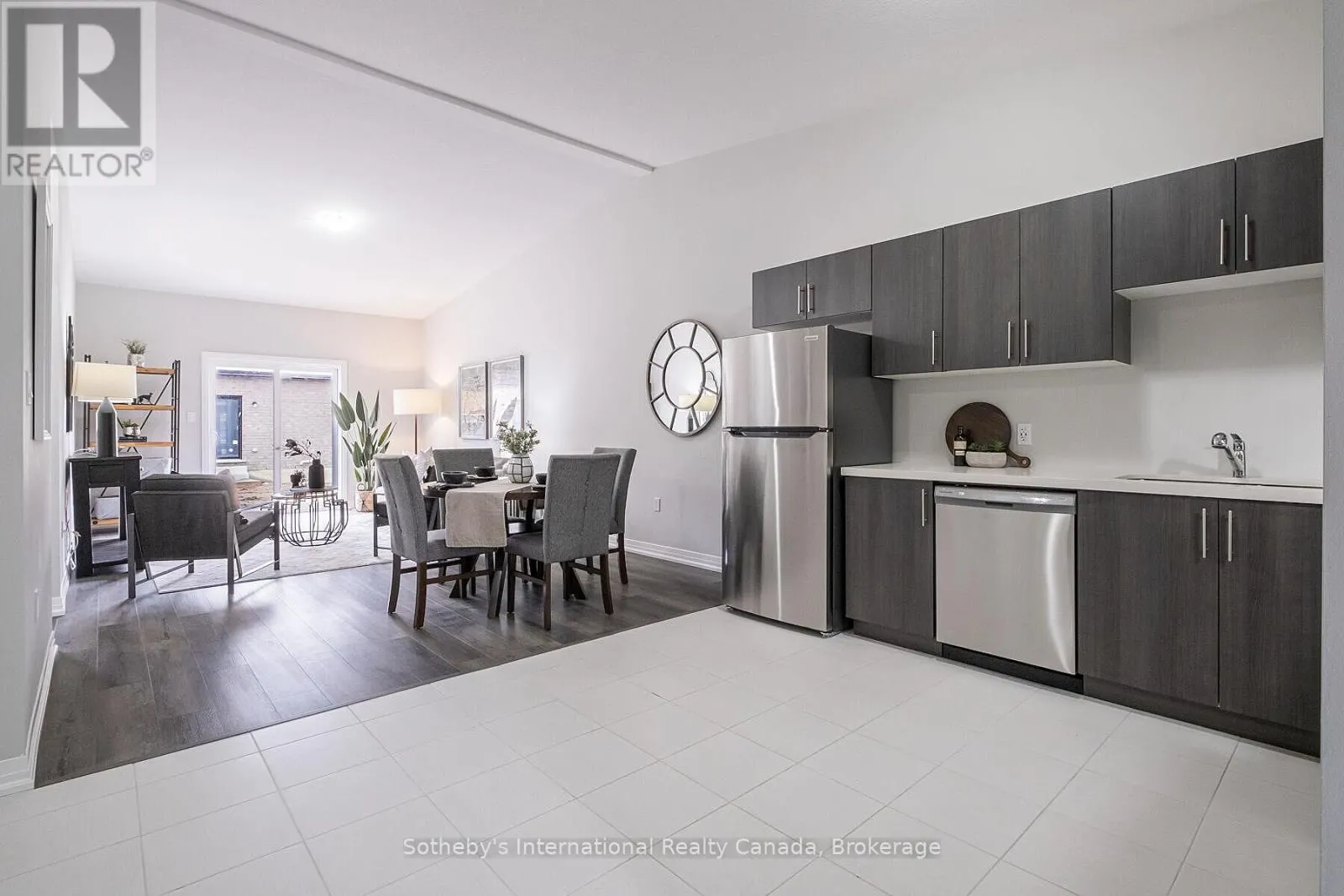 46 - 550 GREY STREET, #46