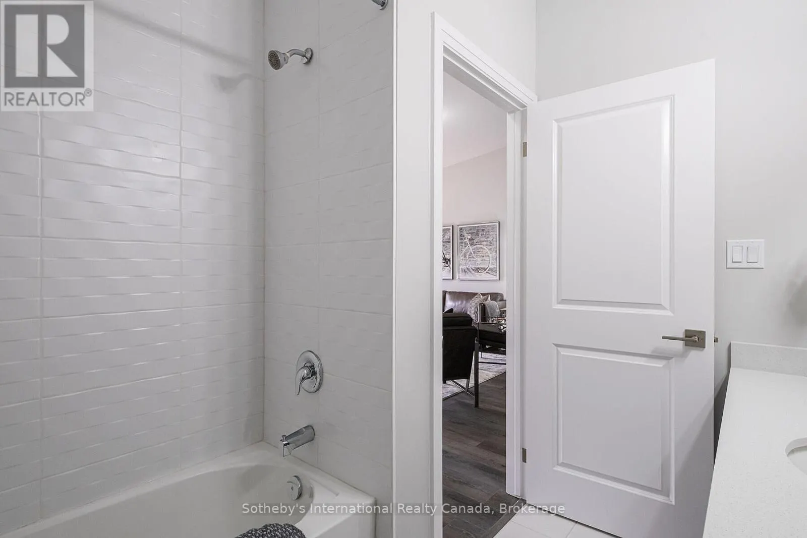 46 - 550 GREY STREET, #46