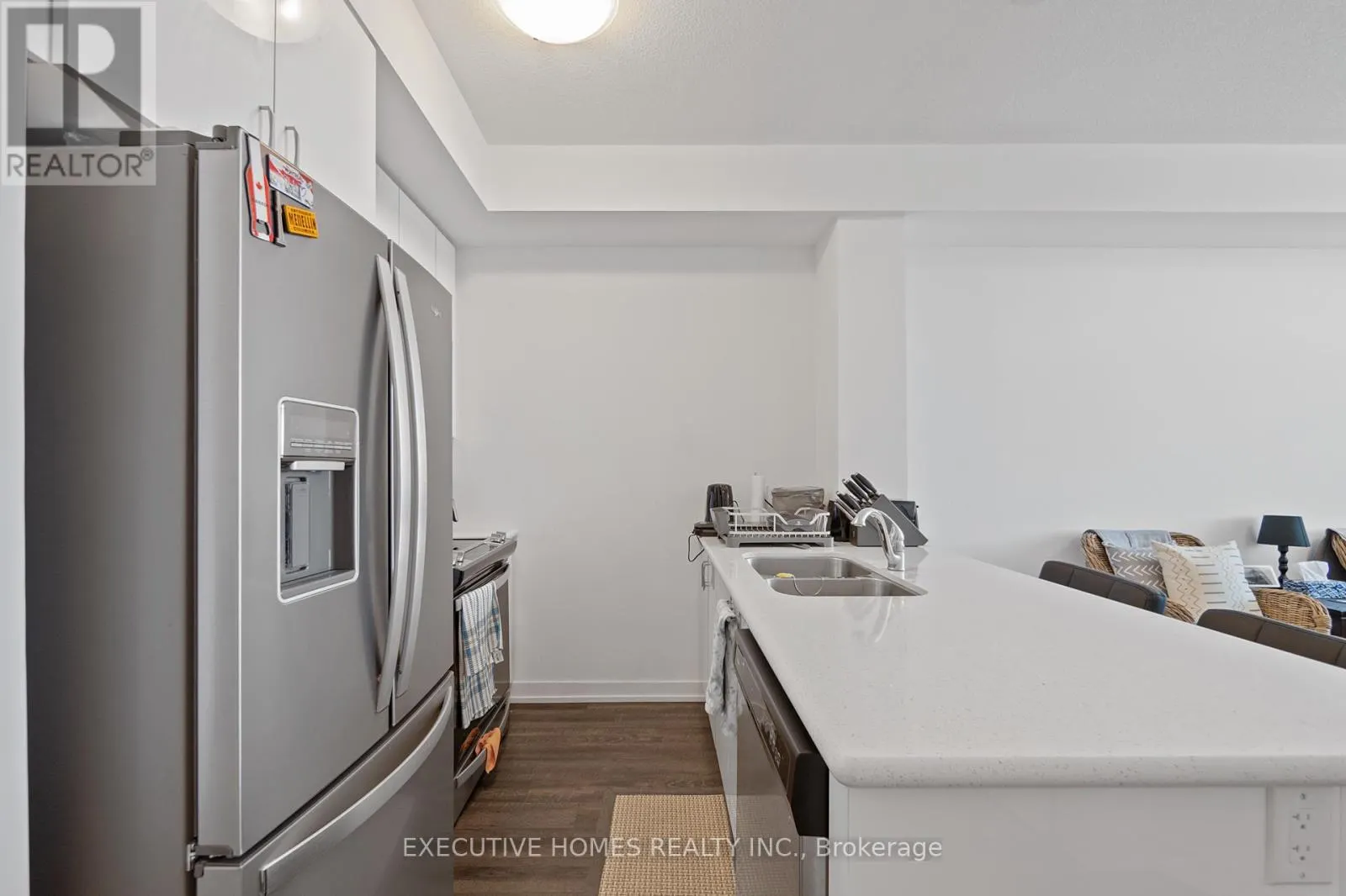 310 - 450 DUNDAS STREET E