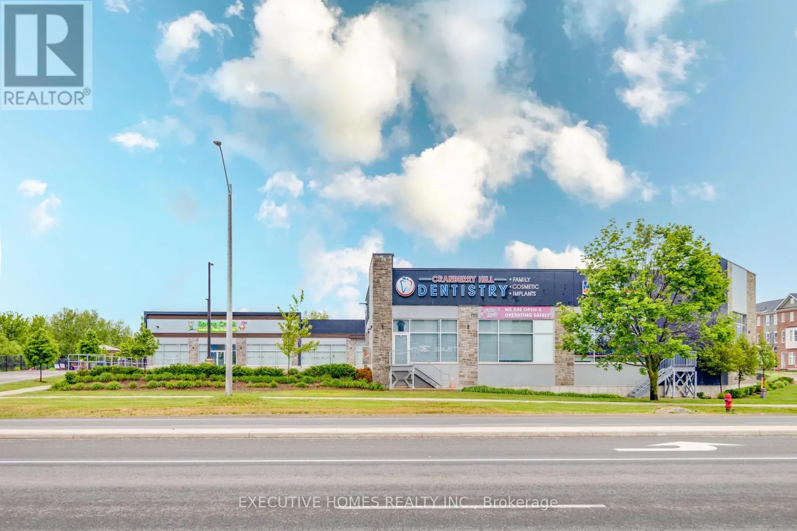 310 - 450 DUNDAS STREET E