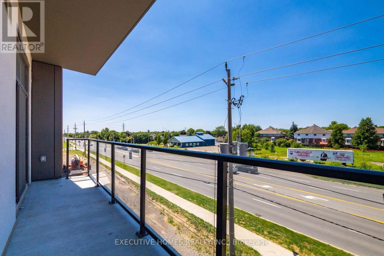 310 - 450 DUNDAS STREET E