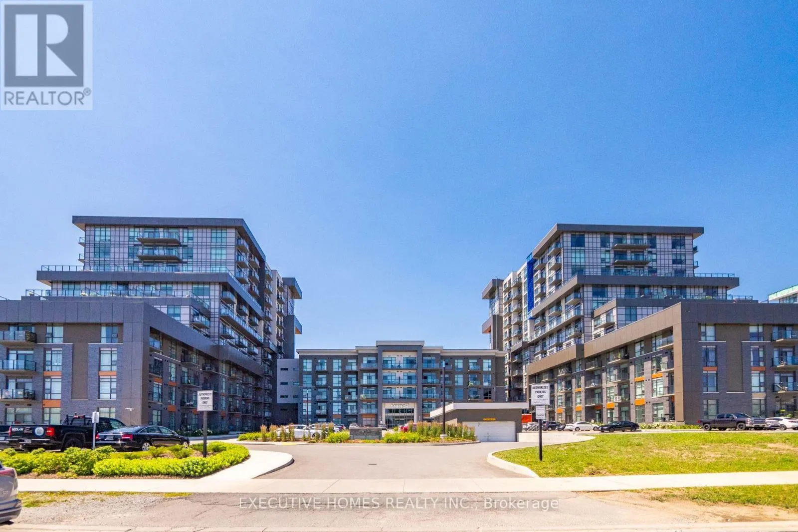 310 - 450 DUNDAS STREET E