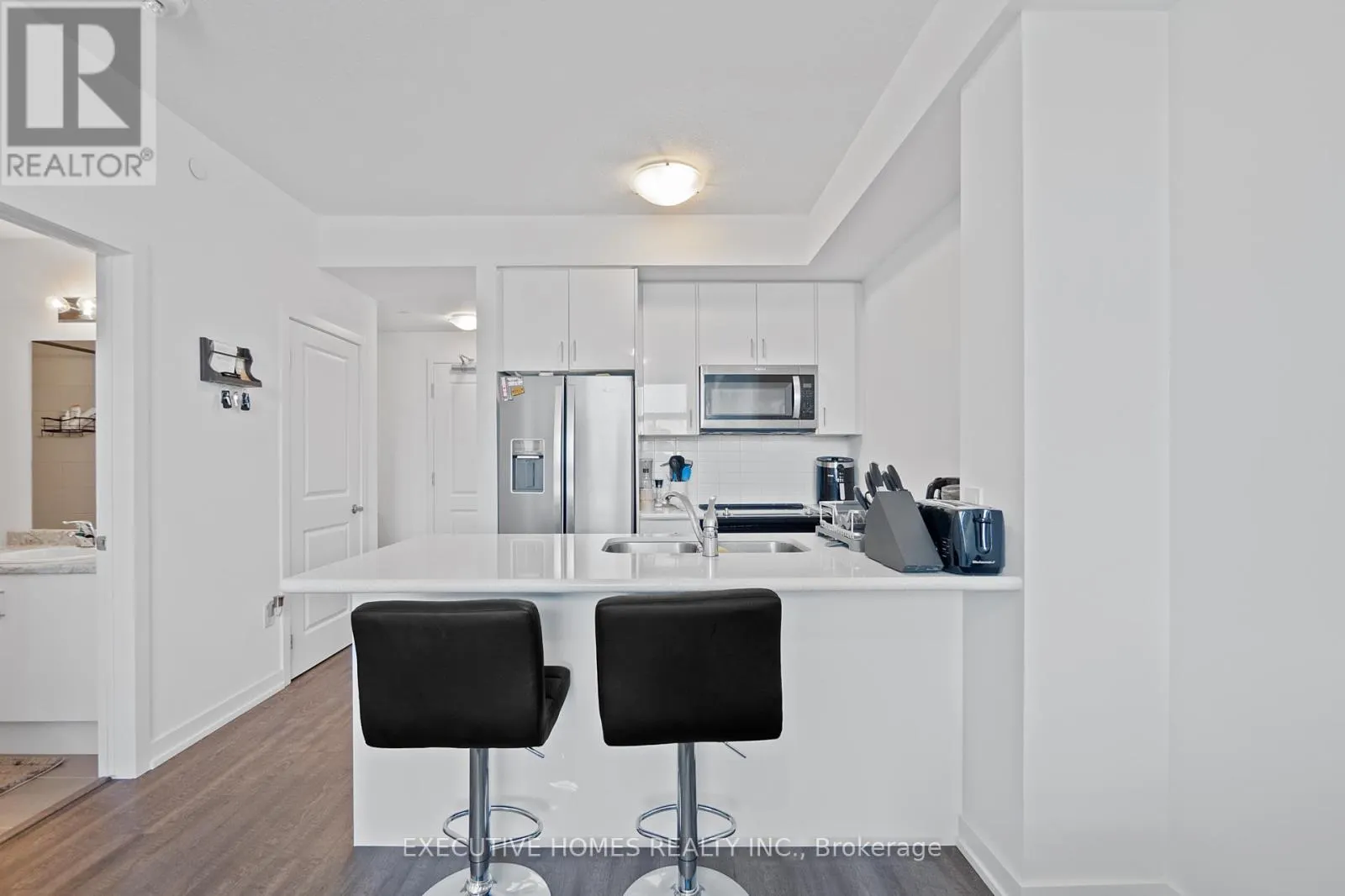 310 - 450 DUNDAS STREET E