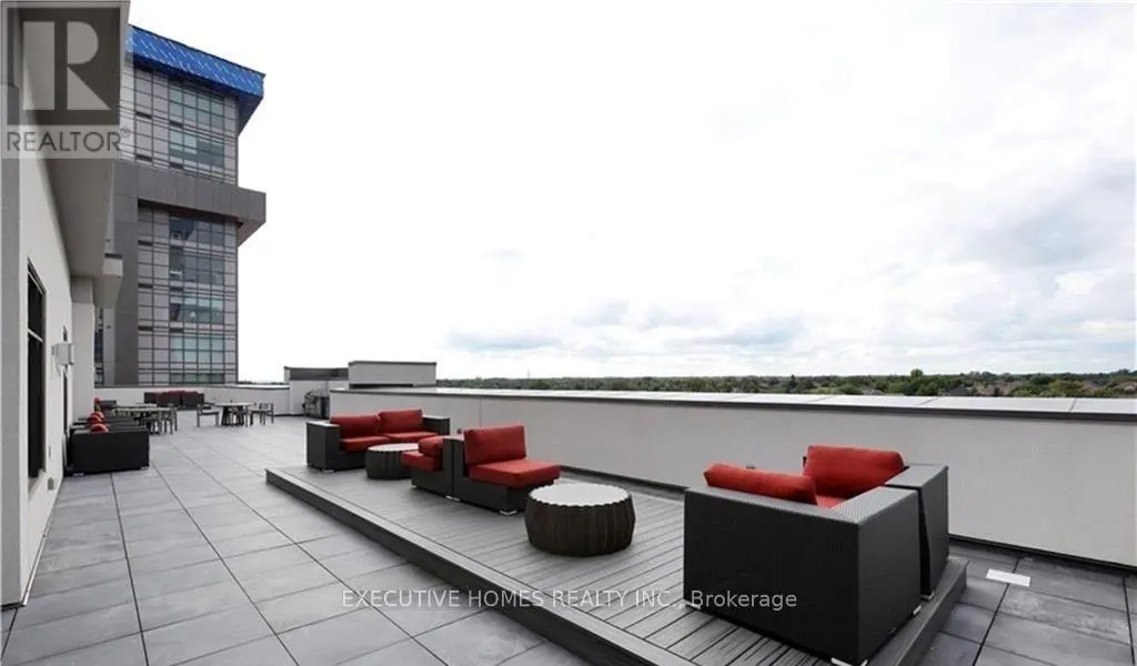 310 - 450 DUNDAS STREET E