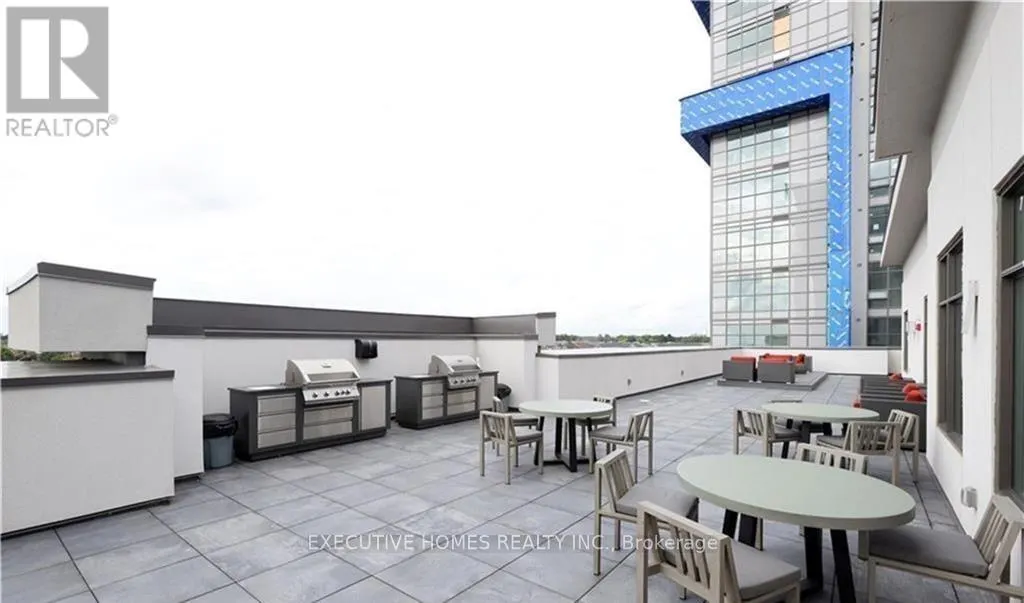 310 - 450 DUNDAS STREET E