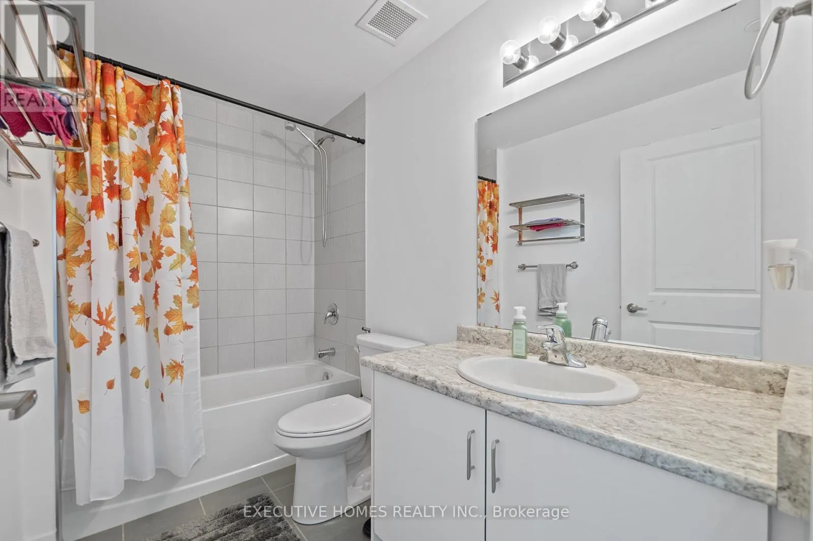 310 - 450 DUNDAS STREET E