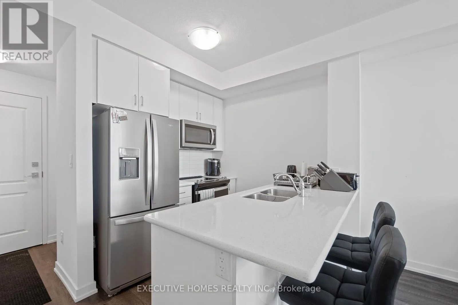 310 - 450 DUNDAS STREET E