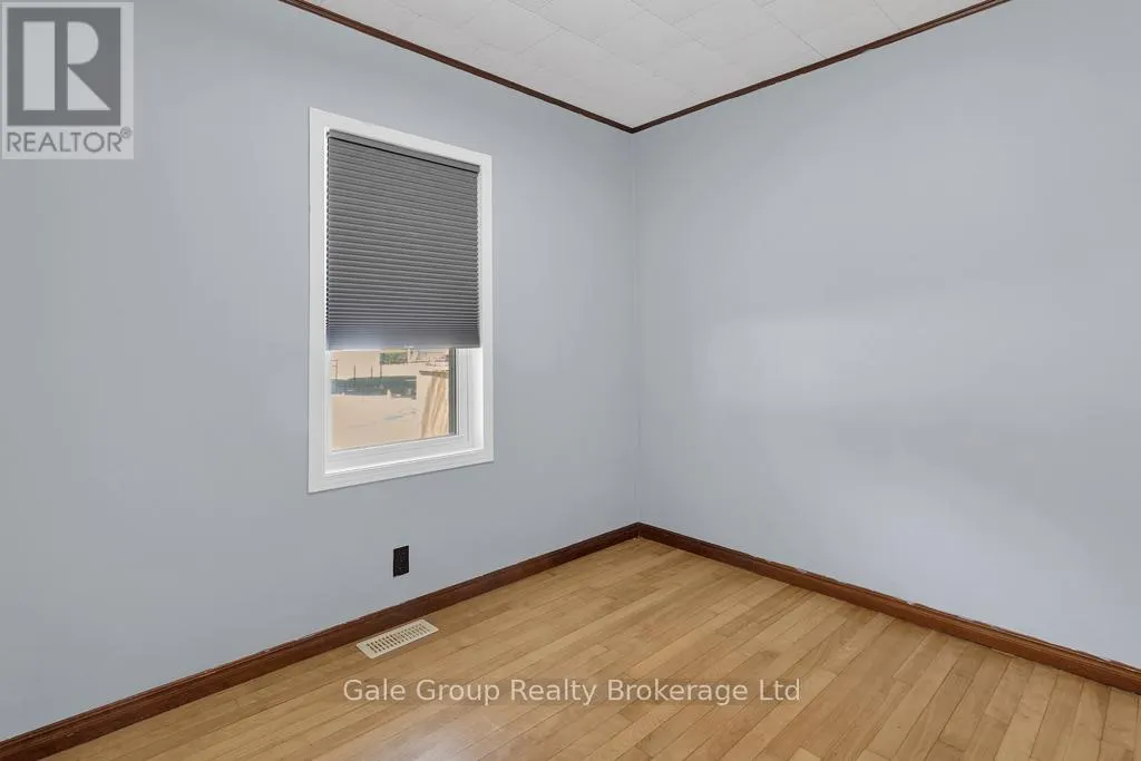 253 JOHN STREET N