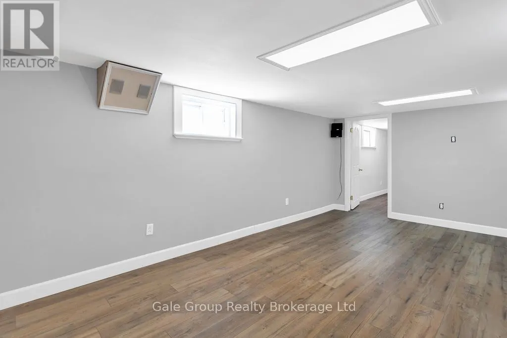 253 JOHN STREET N