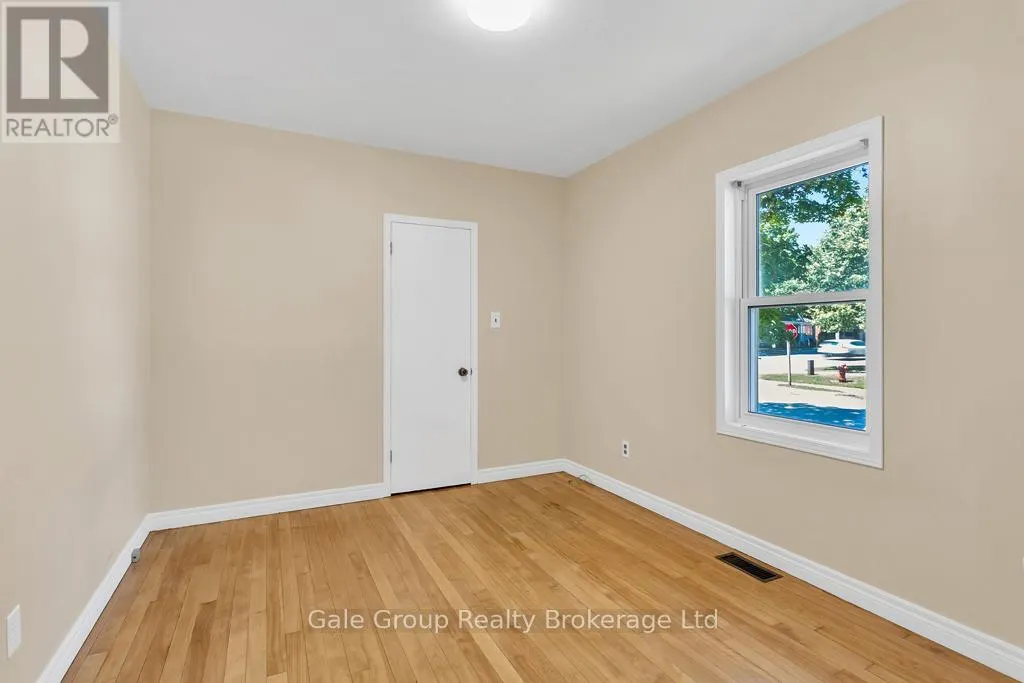 253 JOHN STREET N
