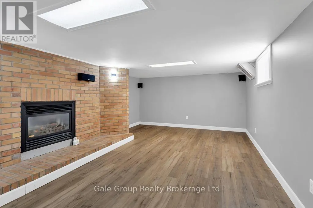 253 JOHN STREET N