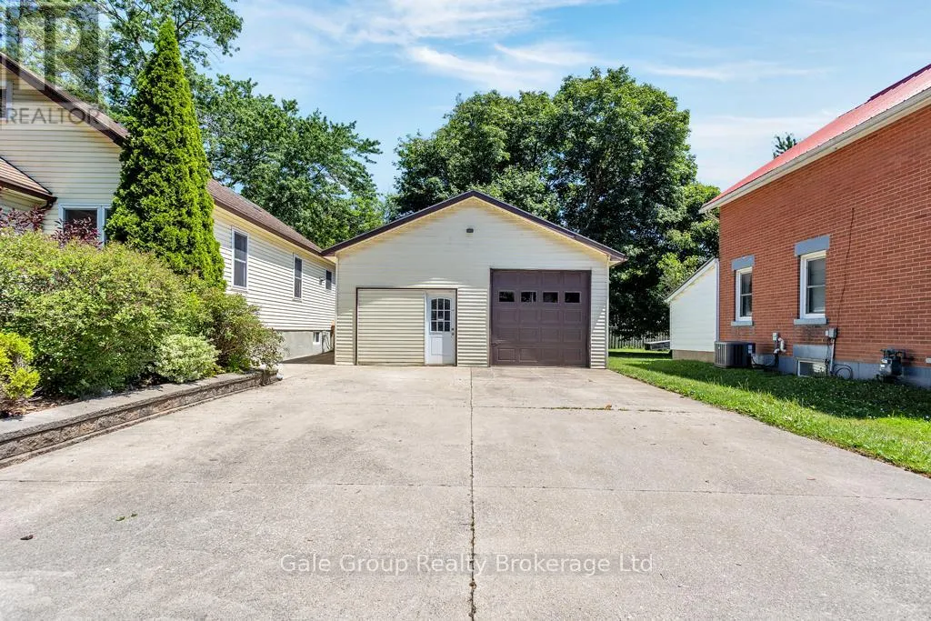 253 JOHN STREET N