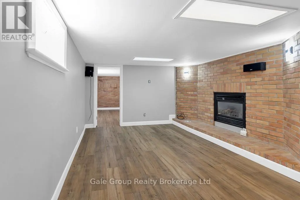 253 JOHN STREET N