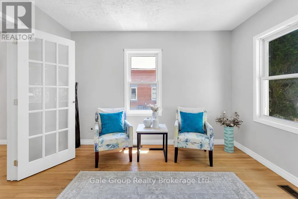 253 JOHN STREET N