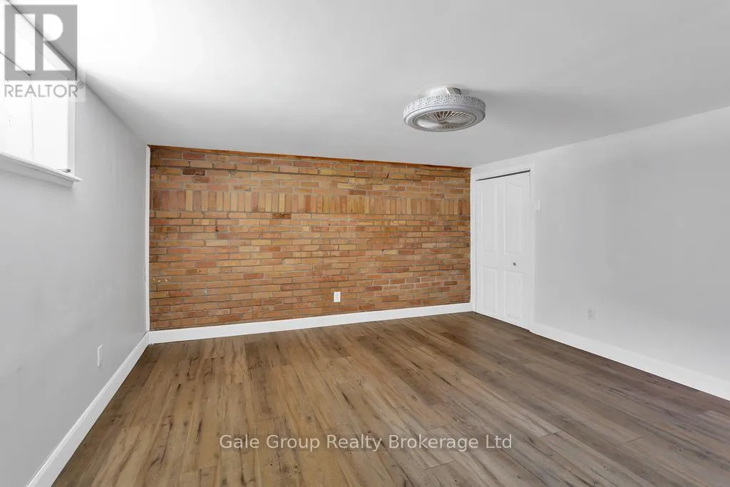 253 JOHN STREET N