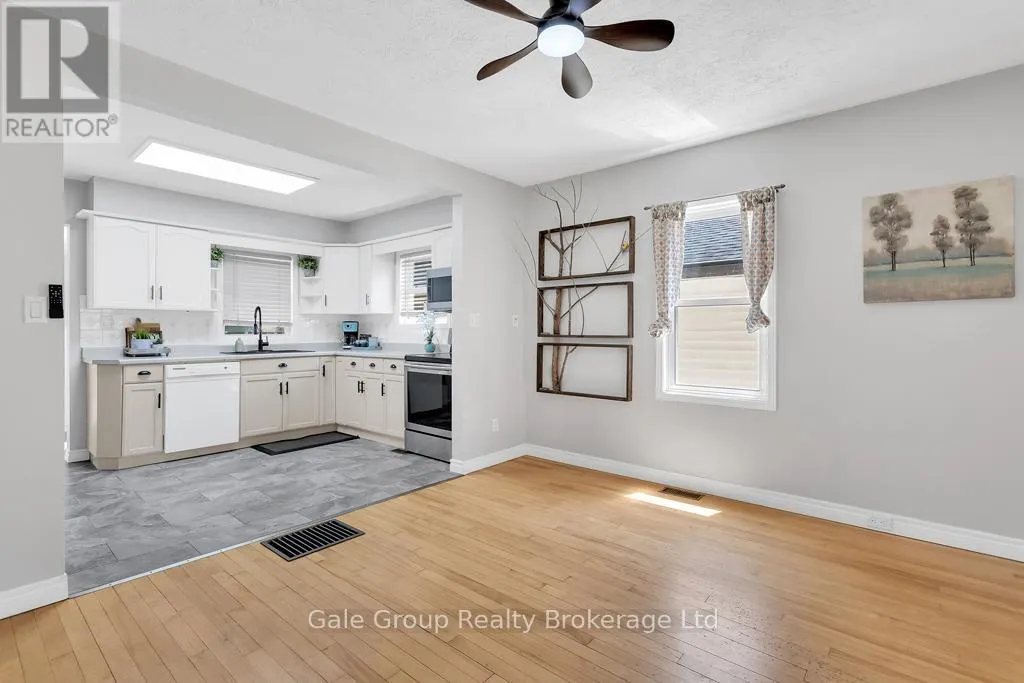 253 JOHN STREET N