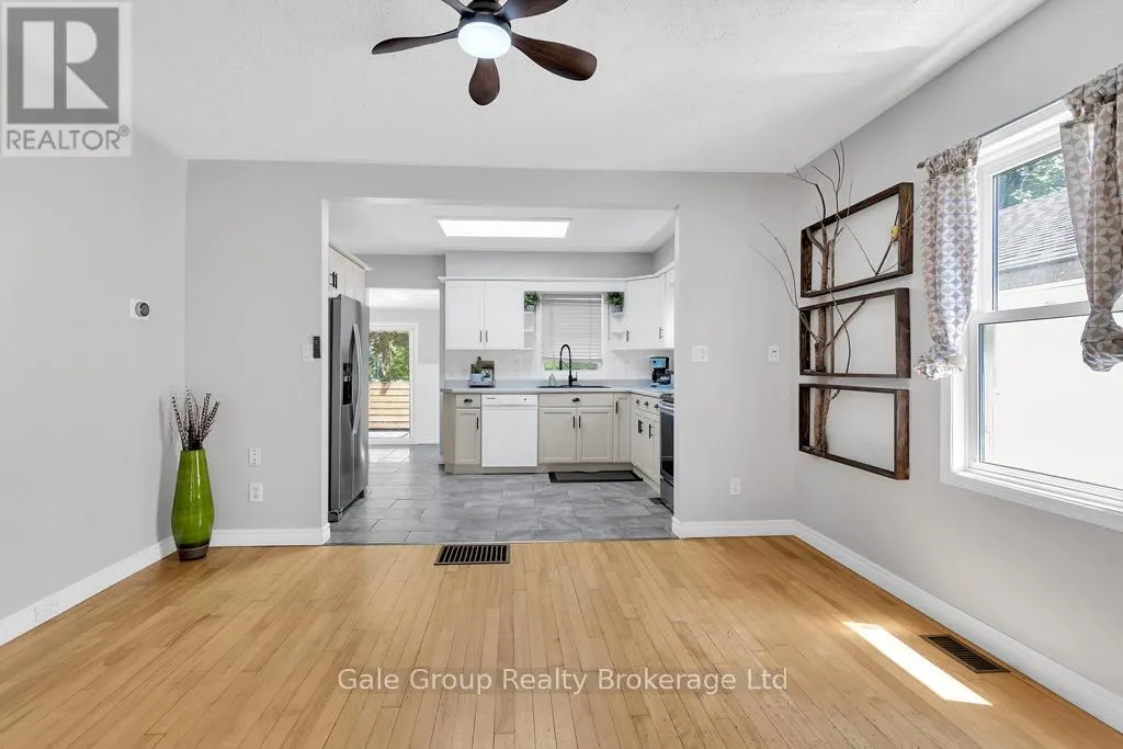 253 JOHN STREET N