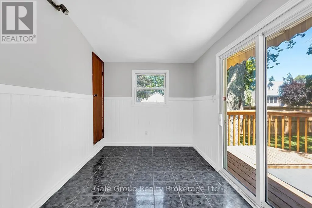 253 JOHN STREET N
