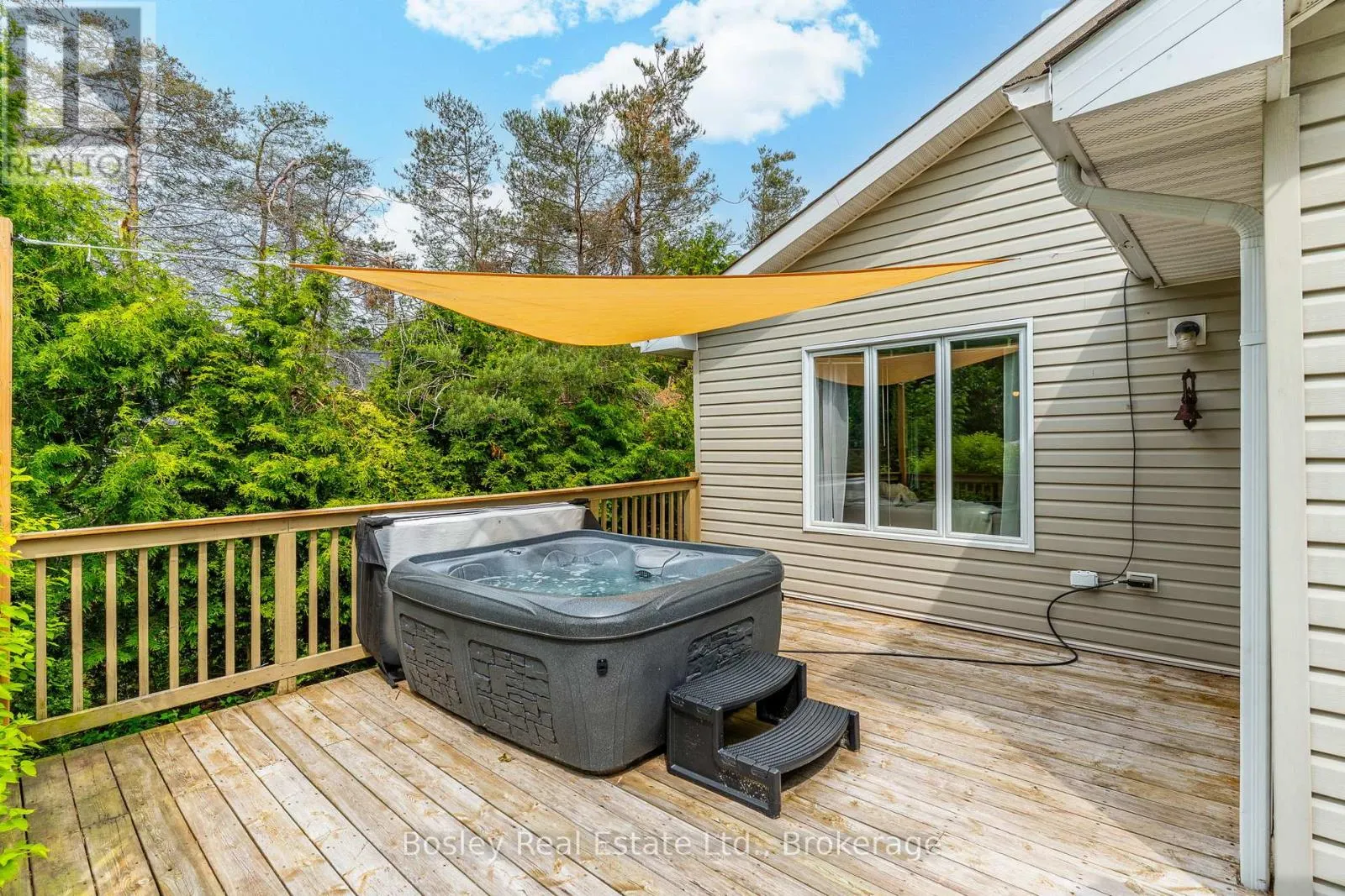 136 MAPLE LANE