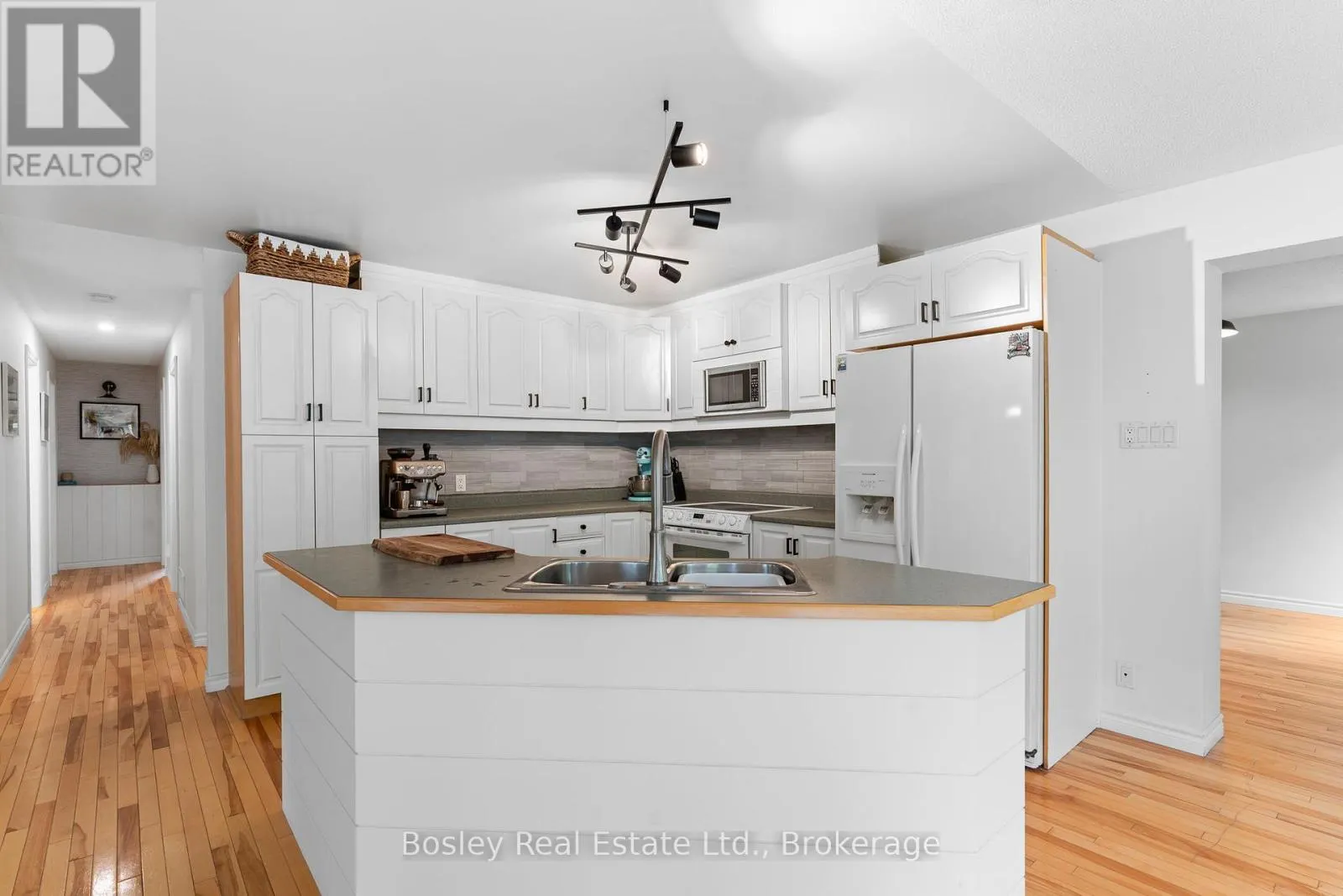 136 MAPLE LANE