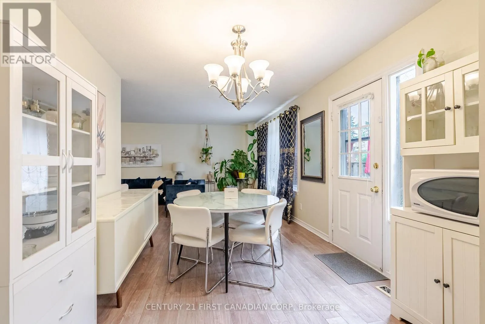 8 - 360 HOMESTEAD COURT, #8