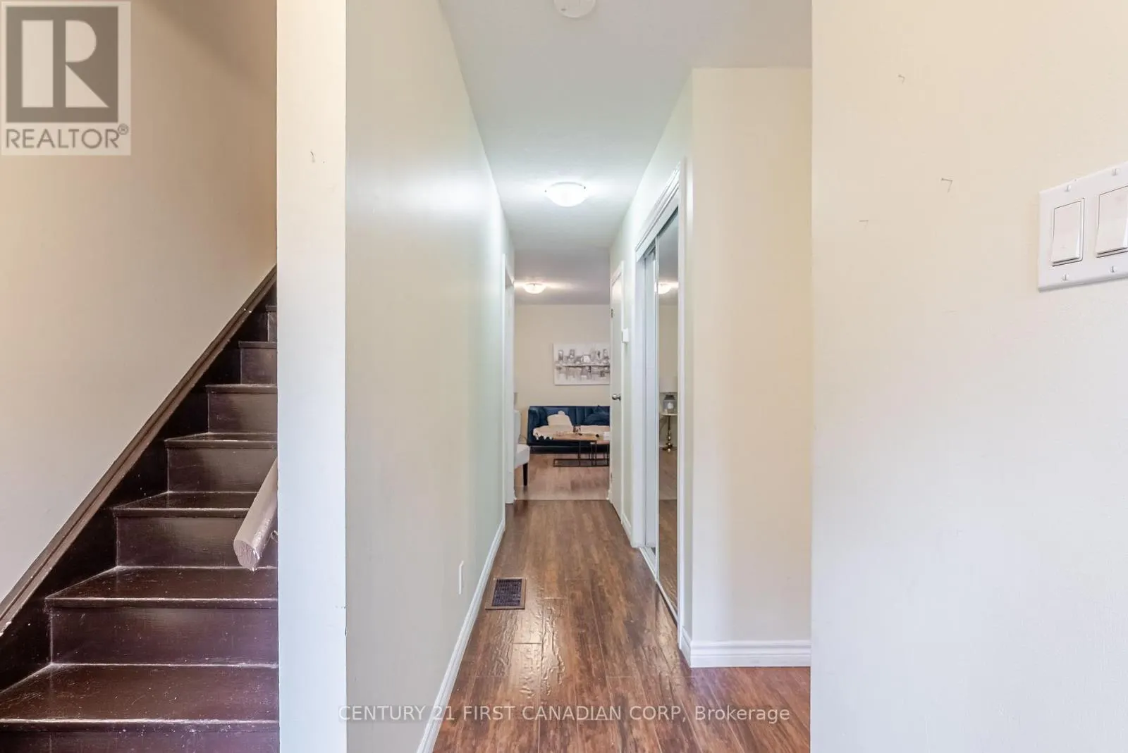 8 - 360 HOMESTEAD COURT, #8