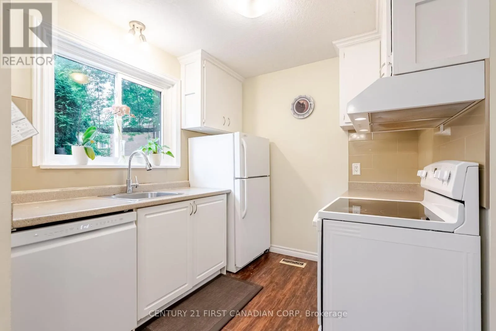 8 - 360 HOMESTEAD COURT, #8