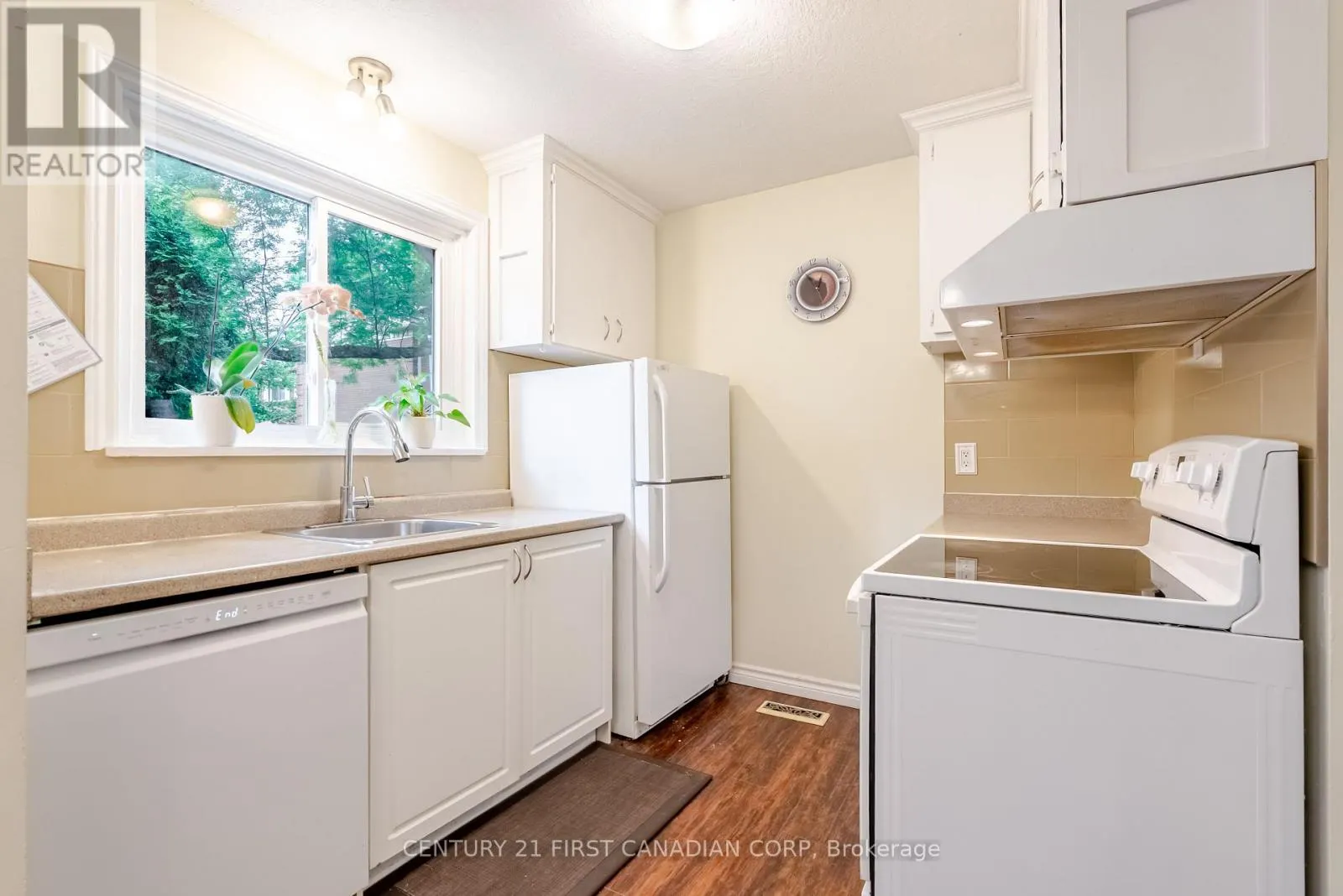 8 - 360 HOMESTEAD COURT, #8