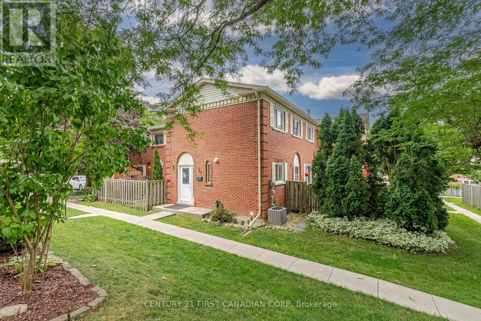 8 - 360 HOMESTEAD COURT, #8