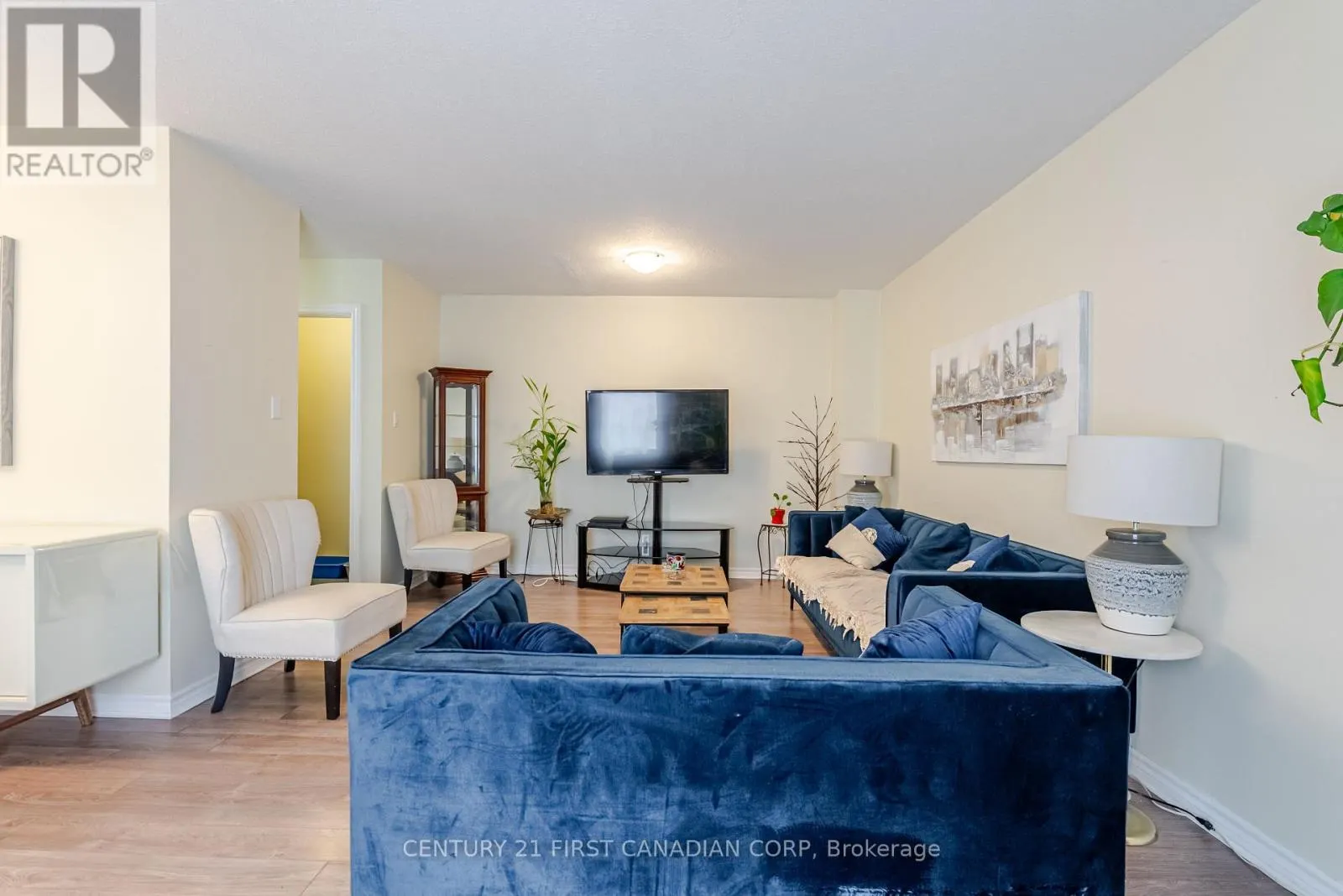 8 - 360 HOMESTEAD COURT, #8