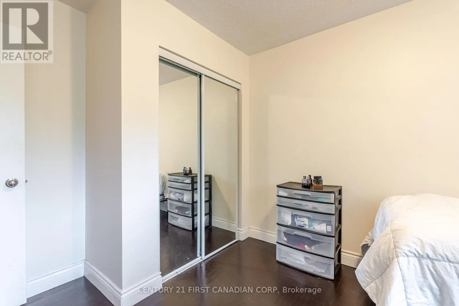 8 - 360 HOMESTEAD COURT, #8