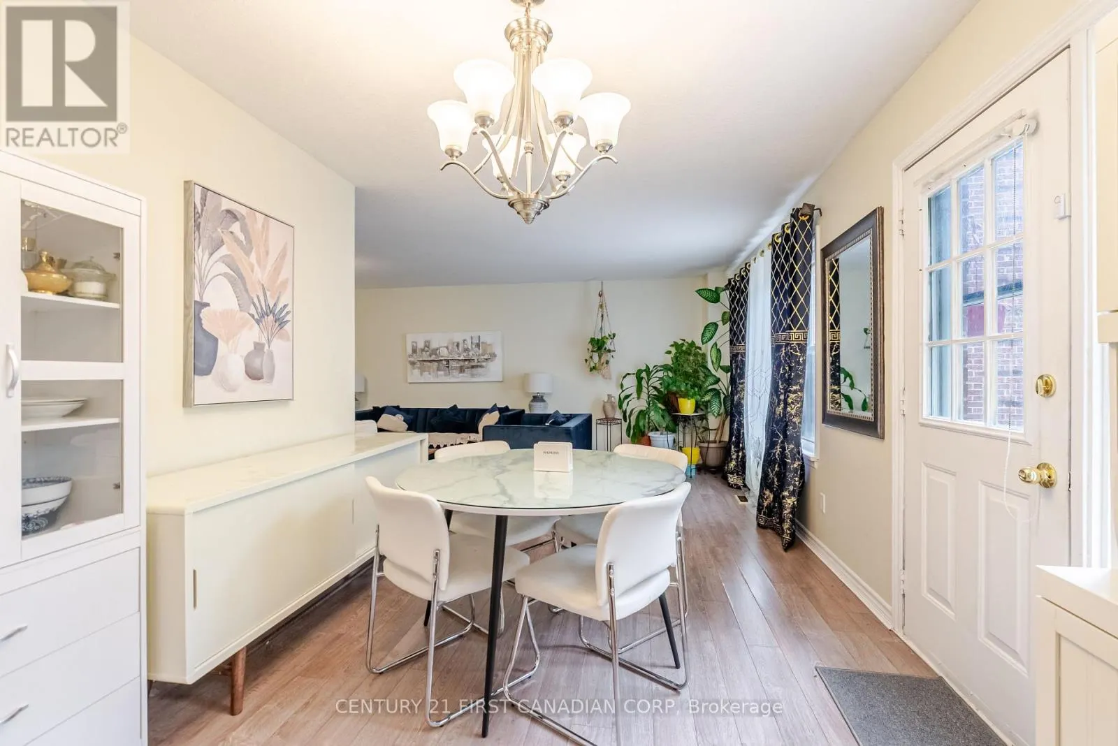 8 - 360 HOMESTEAD COURT, #8